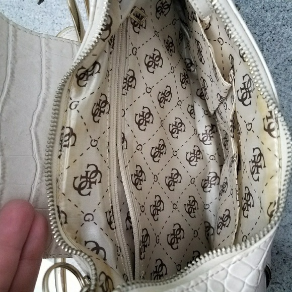 Guess faux crocodile ivory and gold hobo - Picture 5 of 6
